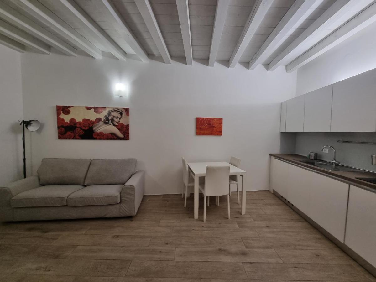 Profumo Di Lago Desenzano-By Goccia Di Lago Desenzano del Garda Buitenkant foto
