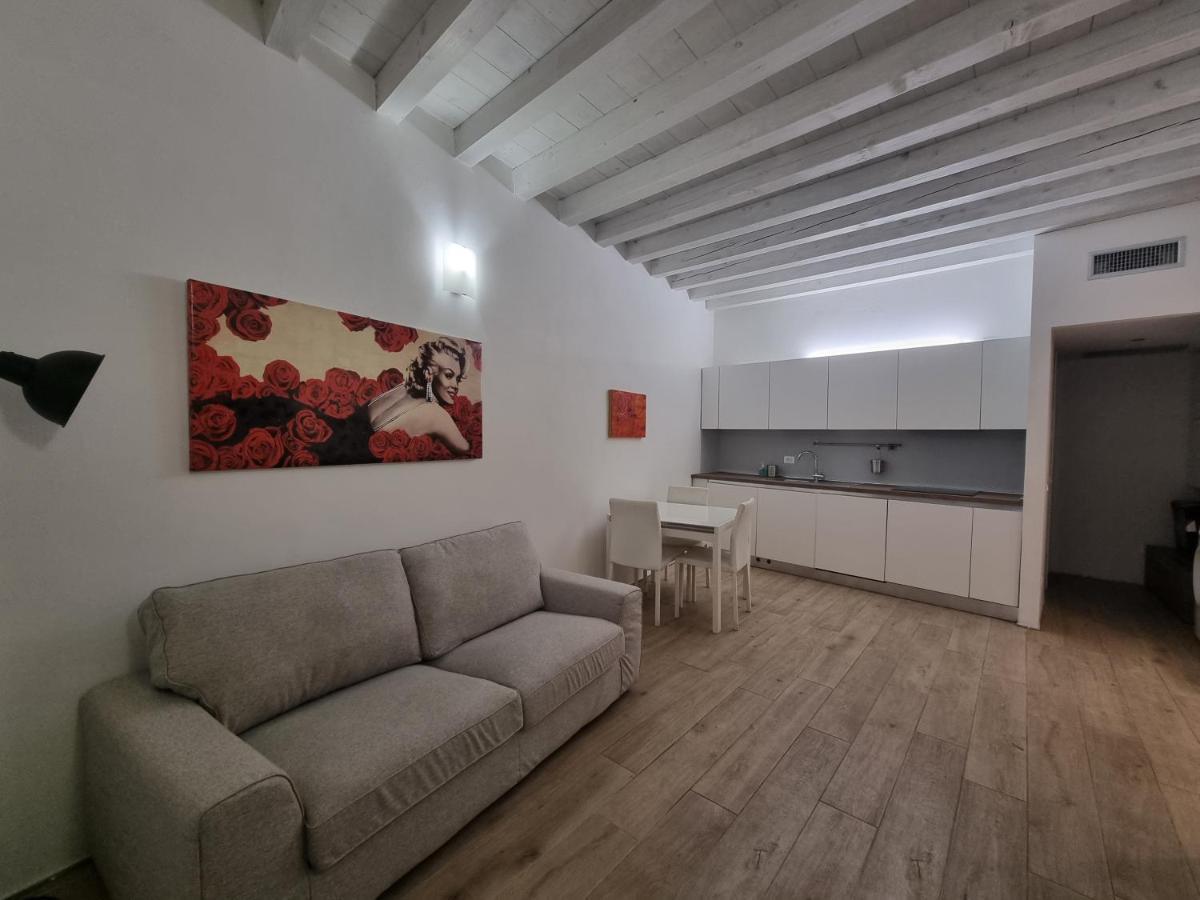 Profumo Di Lago Desenzano-By Goccia Di Lago Desenzano del Garda Buitenkant foto