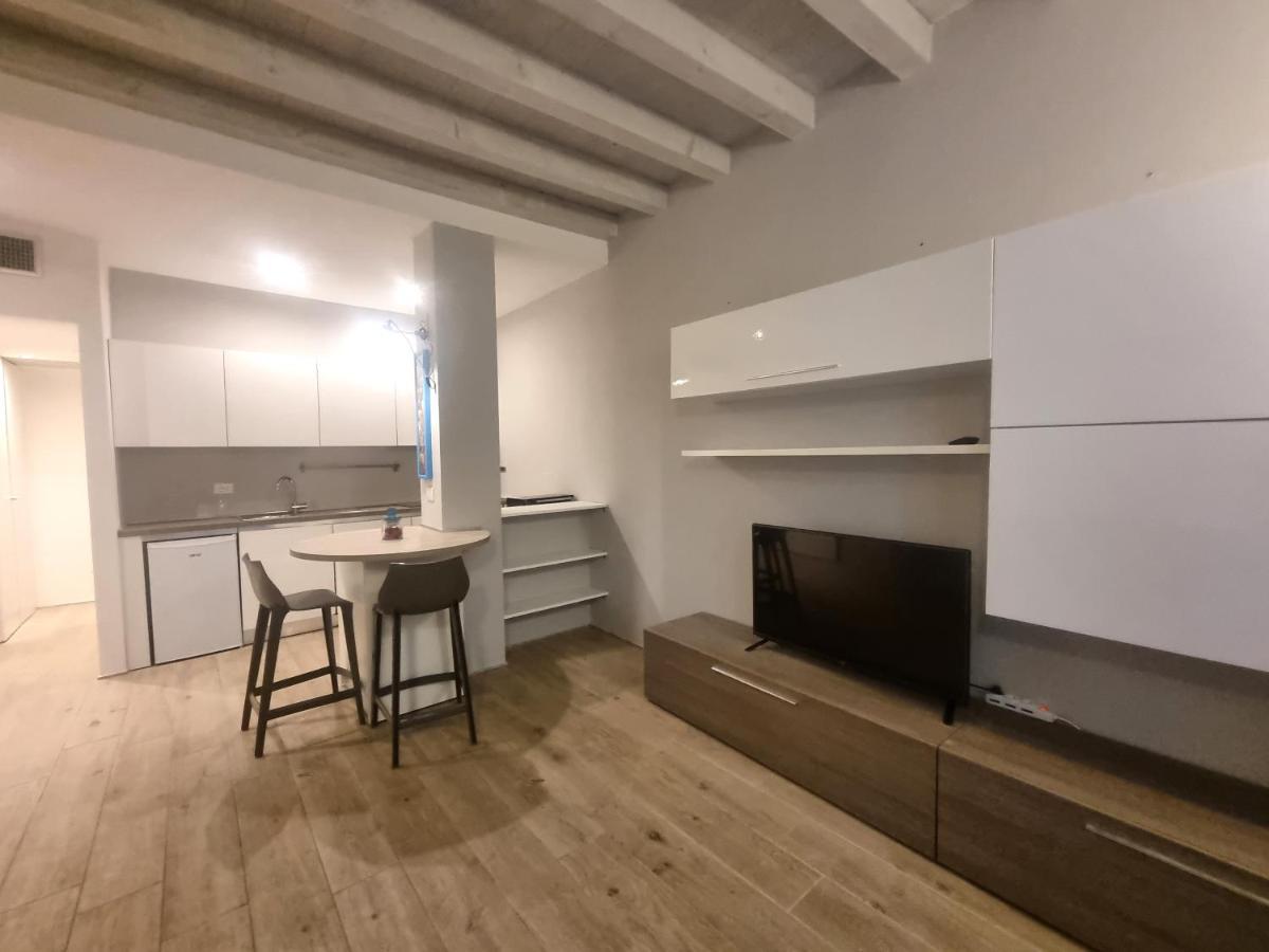 Profumo Di Lago Desenzano-By Goccia Di Lago Desenzano del Garda Buitenkant foto